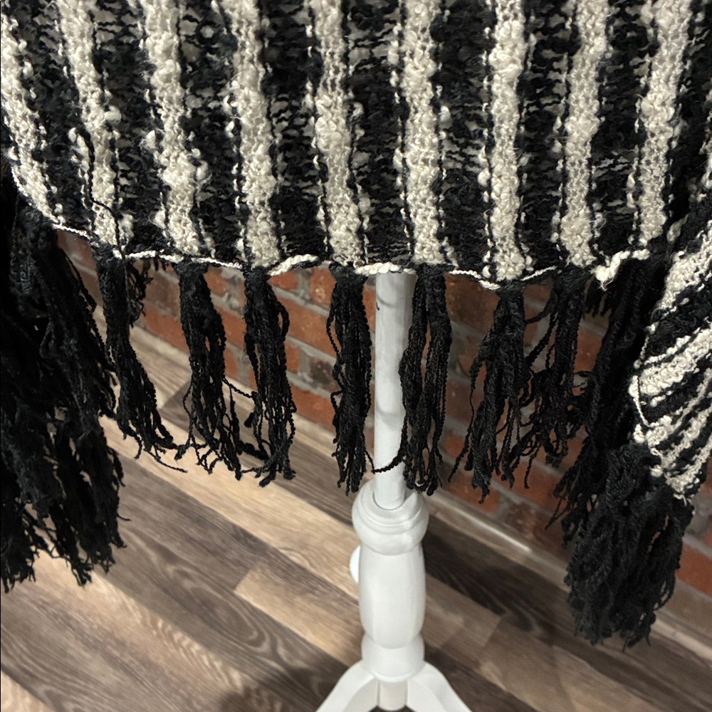 Daytrip Black and cream Fringe Open-Front Knit Cardigan. Size Large. - Picture 4 of 6